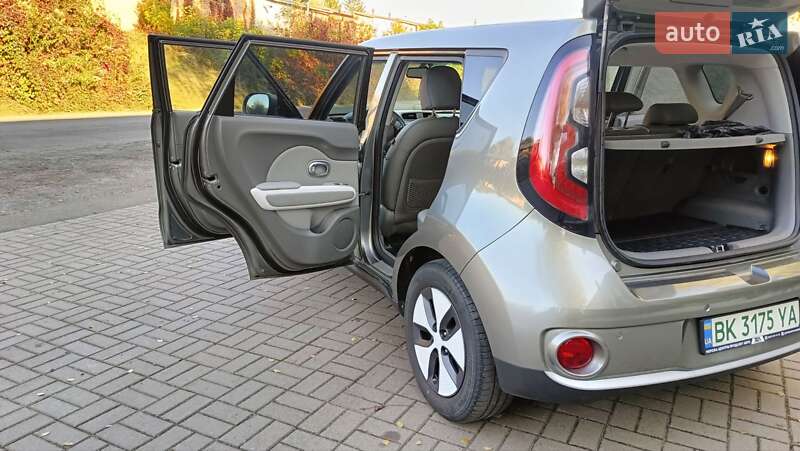 Позашляховик / Кросовер Kia Soul 2017 в Рівному