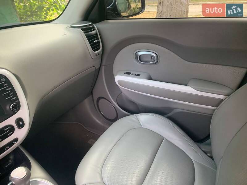 Позашляховик / Кросовер Kia Soul 2016 в Одесі