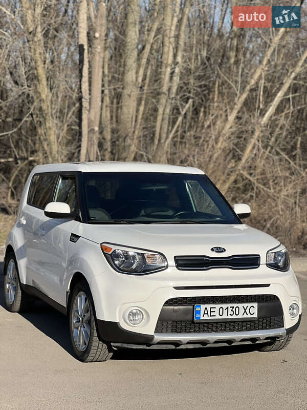 Позашляховик / Кросовер Kia Soul 2016 в 