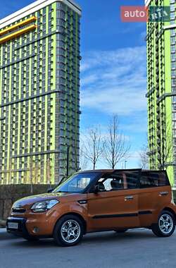 Позашляховик / Кросовер Kia Soul 2010 в 