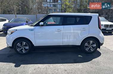 Внедорожник / Кроссовер Kia Soul 2016 в 