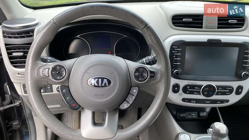 Позашляховик / Кросовер Kia Soul 2016 в Києві