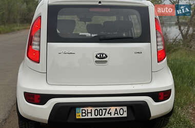 Позашляховик / Кросовер Kia Soul 2012 в 
