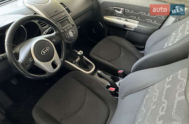 Позашляховик / Кросовер Kia Soul 2012 в 