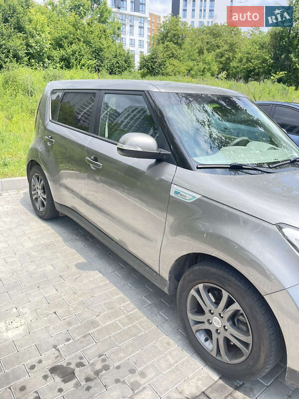 Позашляховик / Кросовер Kia Soul 2015 в Львові