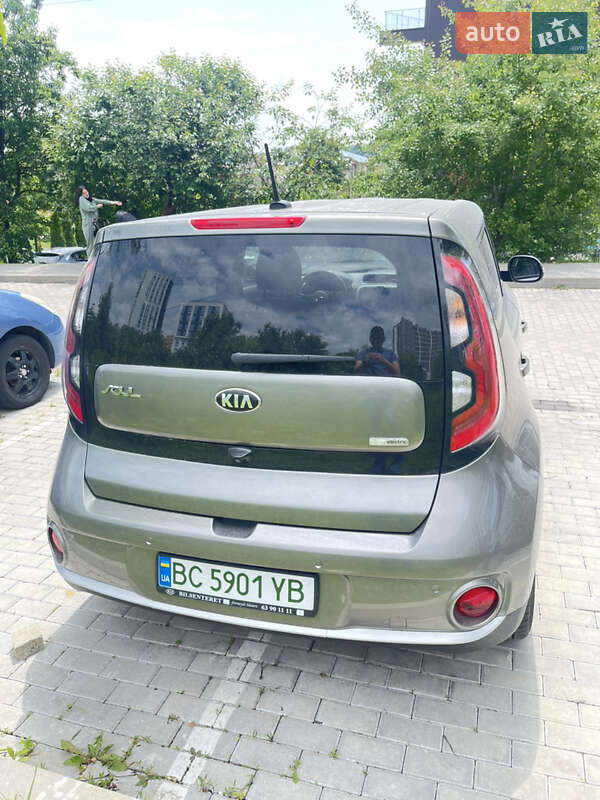 Позашляховик / Кросовер Kia Soul 2015 в Львові