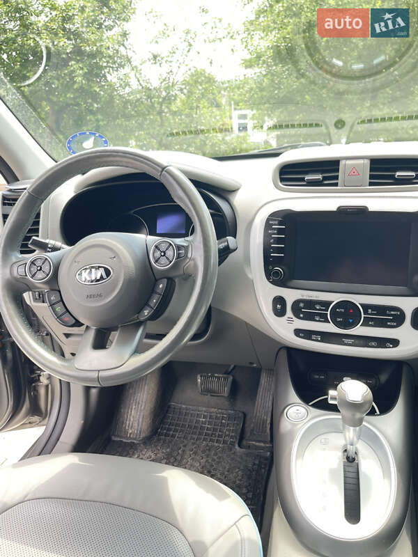 Позашляховик / Кросовер Kia Soul 2015 в Львові