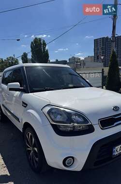 Внедорожник / Кроссовер Kia Soul 2011 в Вишневом