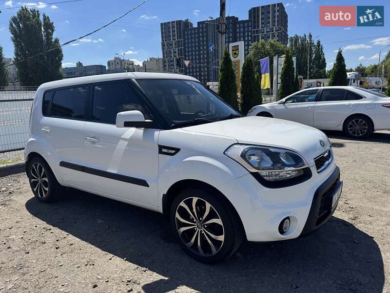 Внедорожник / Кроссовер Kia Soul 2011 в Вишневом