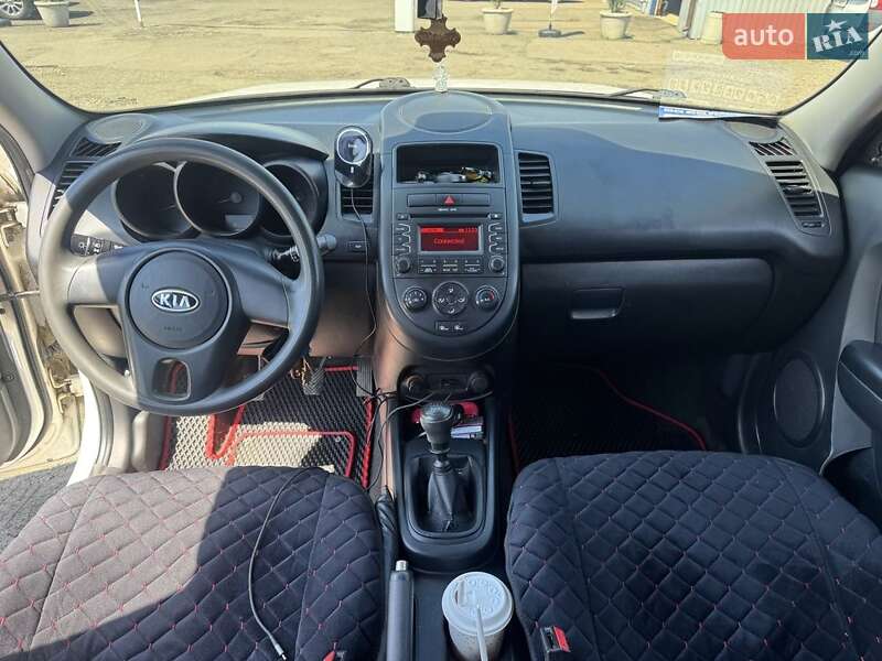 Внедорожник / Кроссовер Kia Soul 2011 в Вишневом