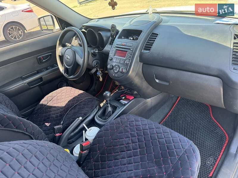Внедорожник / Кроссовер Kia Soul 2011 в Вишневом