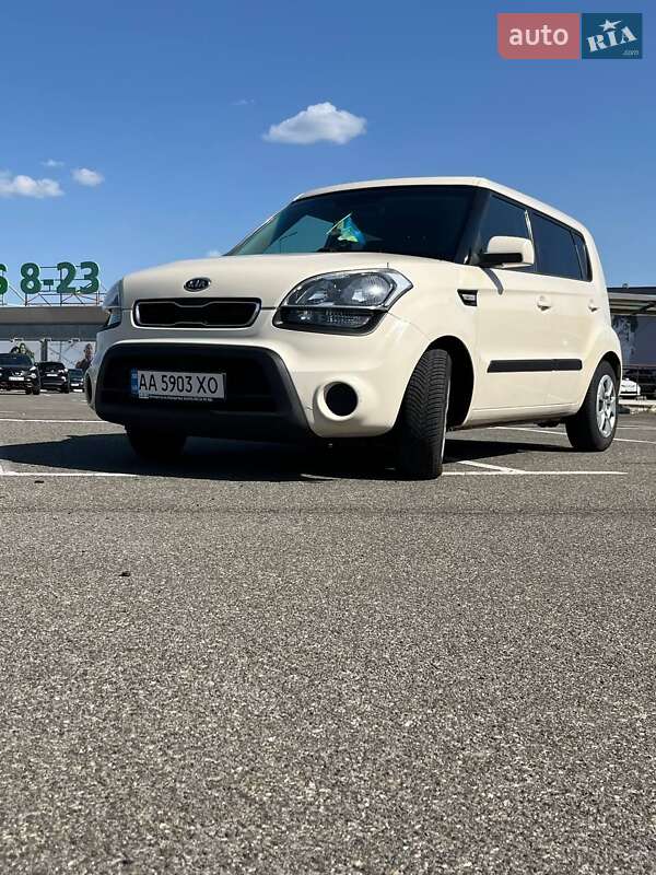 Позашляховик / Кросовер Kia Soul 2012 в Києві
