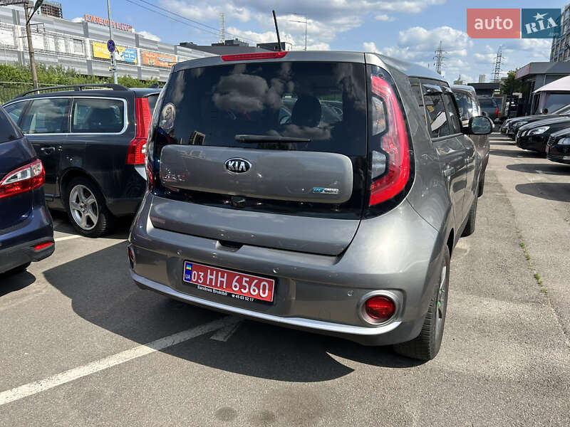Внедорожник / Кроссовер Kia Soul 2016 в Киеве