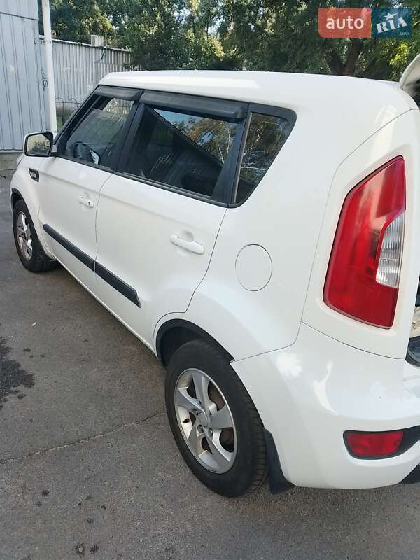 Позашляховик / Кросовер Kia Soul 2013 в Києві