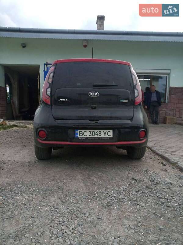 Позашляховик / Кросовер Kia Soul 2015 в Львові