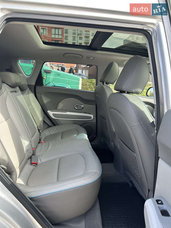 Внедорожник / Кроссовер Kia Soul 2017 в Ровно фото 39 Внедорожник / Кроссовер Kia Soul 2017 в Ровно