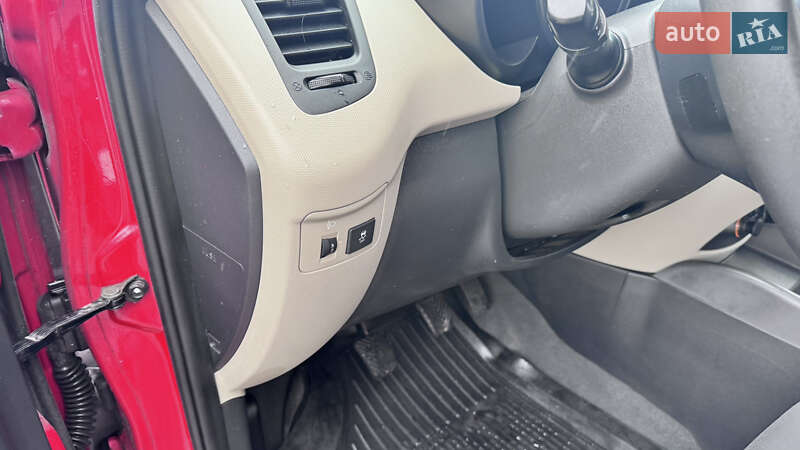 Позашляховик / Кросовер Kia Soul 2009 в Житомирі фото 39 Позашляховик / Кросовер Kia Soul 2009 в Житомирі