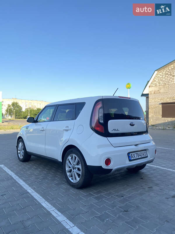 Внедорожник / Кроссовер Kia Soul 2016 в Вознесенске фото 12 Внедорожник / Кроссовер Kia Soul 2016 в Вознесенске