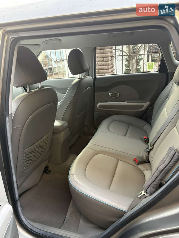 Внедорожник / Кроссовер Kia Soul 2016 в Ровно