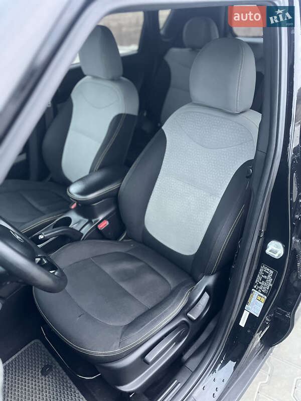 Позашляховик / Кросовер Kia Soul 2014 в Києві