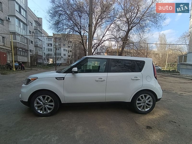 Внедорожник / Кроссовер Kia Soul 2016 в Вознесенске