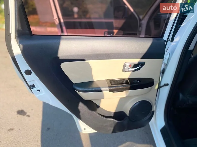 Kia Soul 2012 VIN KNAJT811AC7423788 фото оголошення 21 з 61