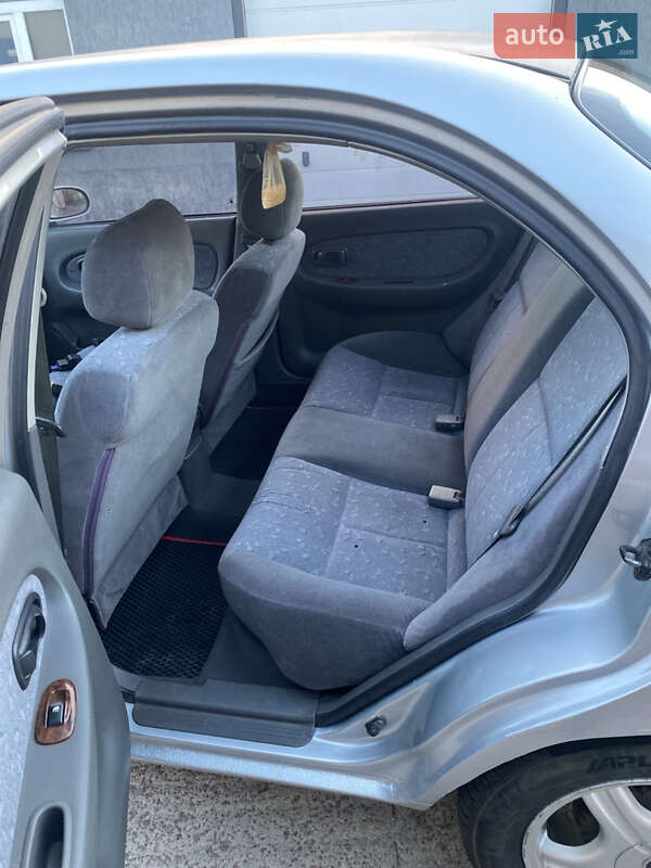 Седан Kia Spectra 2001 в Києві