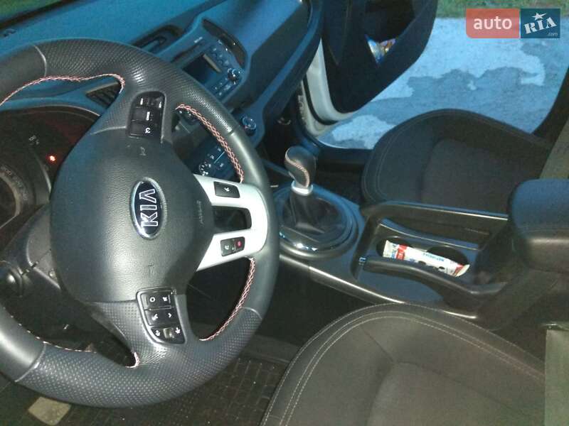 Внедорожник / Кроссовер Kia Sportage 2012 в Ивано-Франковске