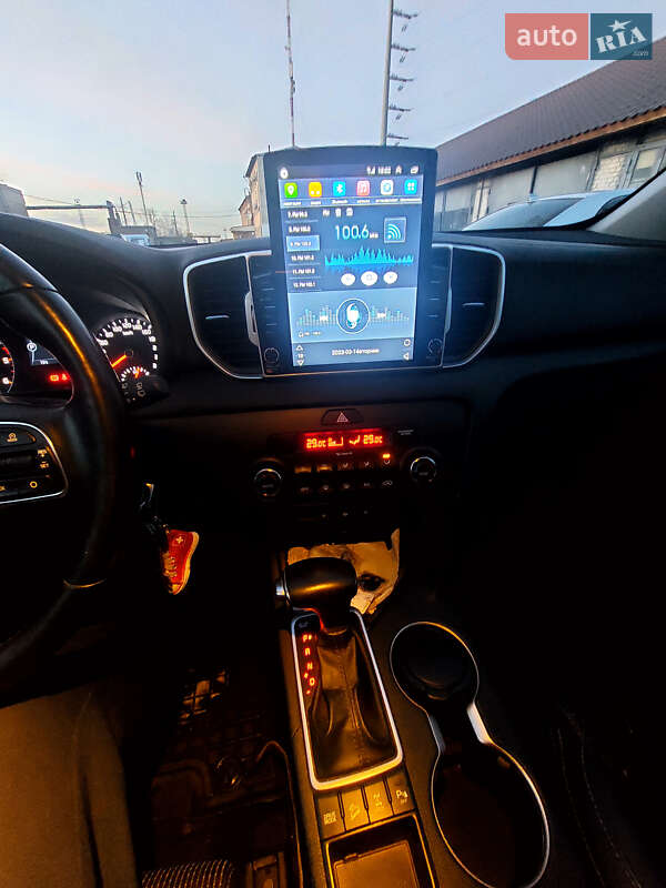 Внедорожник / Кроссовер Kia Sportage 2016 в Полтаве