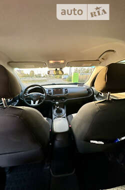 Внедорожник / Кроссовер Kia Sportage 2012 в 