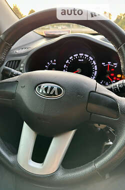 Внедорожник / Кроссовер Kia Sportage 2012 в 