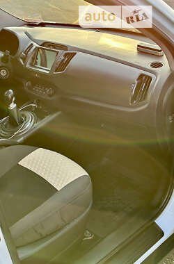 Внедорожник / Кроссовер Kia Sportage 2012 в 