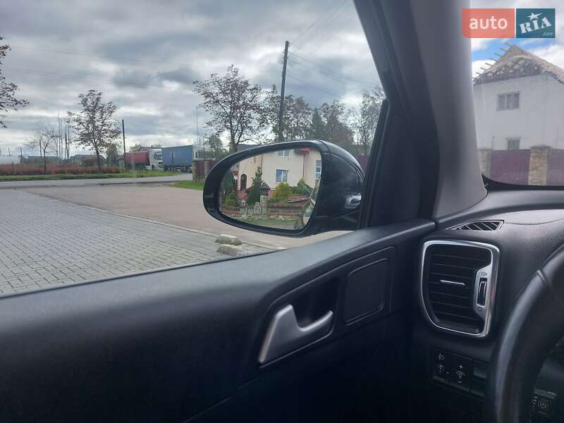 Позашляховик / Кросовер Kia Sportage 2016 в Долині