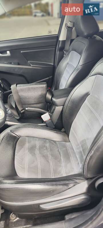 Внедорожник / Кроссовер Kia Sportage 2012 в Синельниково