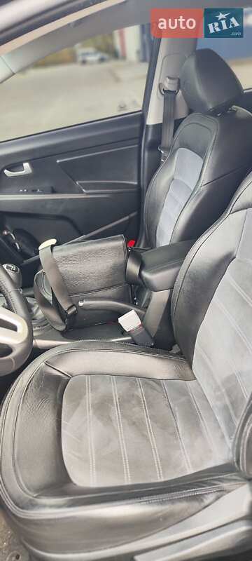 Внедорожник / Кроссовер Kia Sportage 2012 в Синельниково