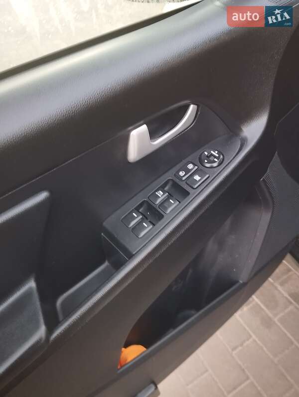 Внедорожник / Кроссовер Kia Sportage 2011 в Львове