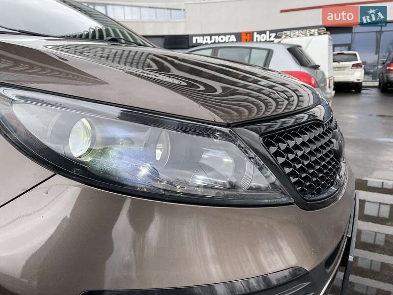 Внедорожник / Кроссовер Kia Sportage 2011 в Киеве