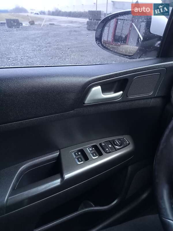 Внедорожник / Кроссовер Kia Sportage 2016 в Ужгороде фото 10 Внедорожник / Кроссовер Kia Sportage 2016 в Ужгороде