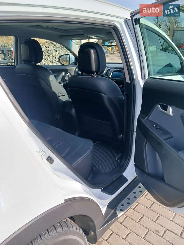 Внедорожник / Кроссовер Kia Sportage 2013 в Ивано-Франковске фото 7 Внедорожник / Кроссовер Kia Sportage 2013 в Ивано-Франковске