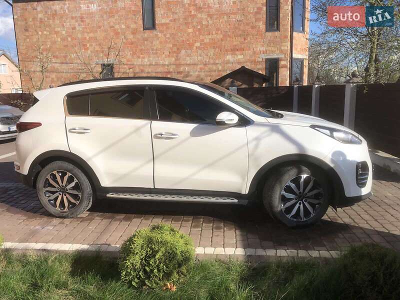 Внедорожник / Кроссовер Kia Sportage 2017 в Черновцах