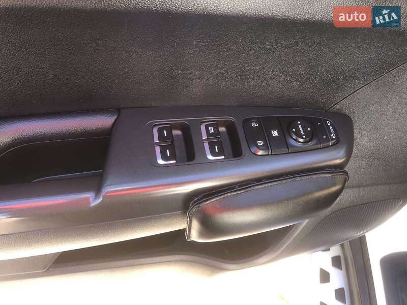 Внедорожник / Кроссовер Kia Sportage 2017 в Черновцах