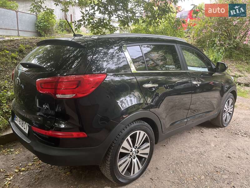 Позашляховик / Кросовер Kia Sportage 2015 в Чернівцях