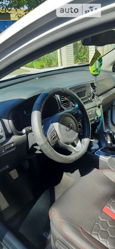 Позашляховик / Кросовер Kia Sportage 2016 в Мурованих Курилівцях