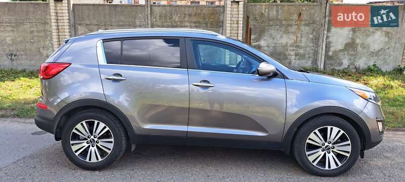 Позашляховик / Кросовер Kia Sportage 2015 в Чернівцях