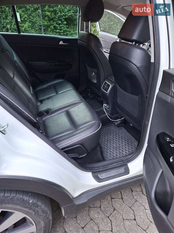 Внедорожник / Кроссовер Kia Sportage 2016 в Сумах