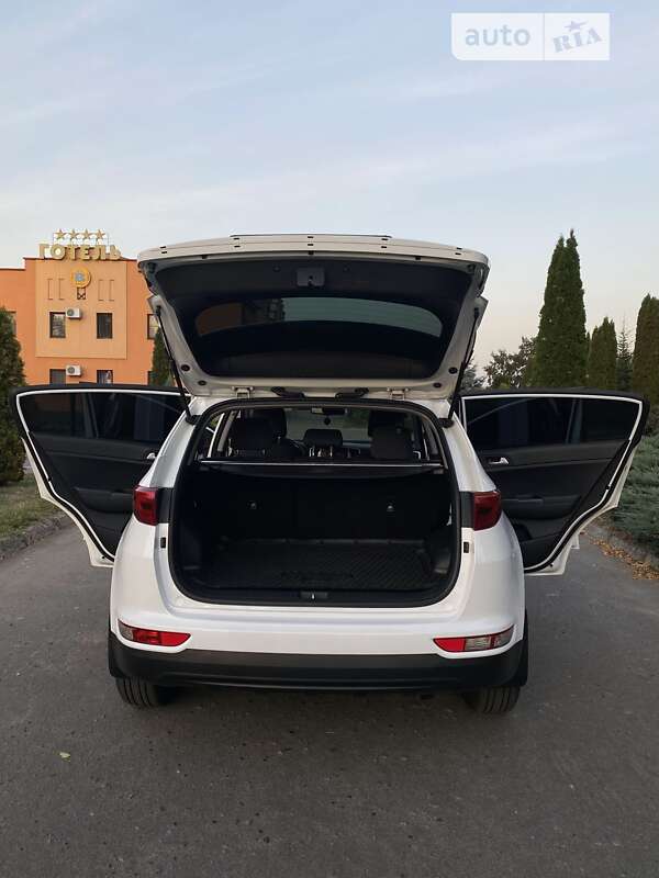 Позашляховик / Кросовер Kia Sportage 2017 в Гребінці