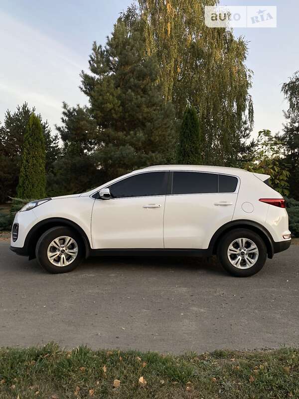 Позашляховик / Кросовер Kia Sportage 2017 в Гребінці
