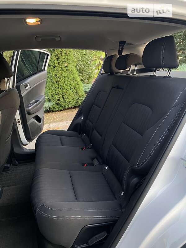 Позашляховик / Кросовер Kia Sportage 2017 в Гребінці