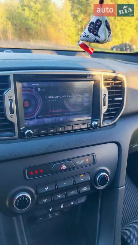 Внедорожник / Кроссовер Kia Sportage 2016 в Шостке