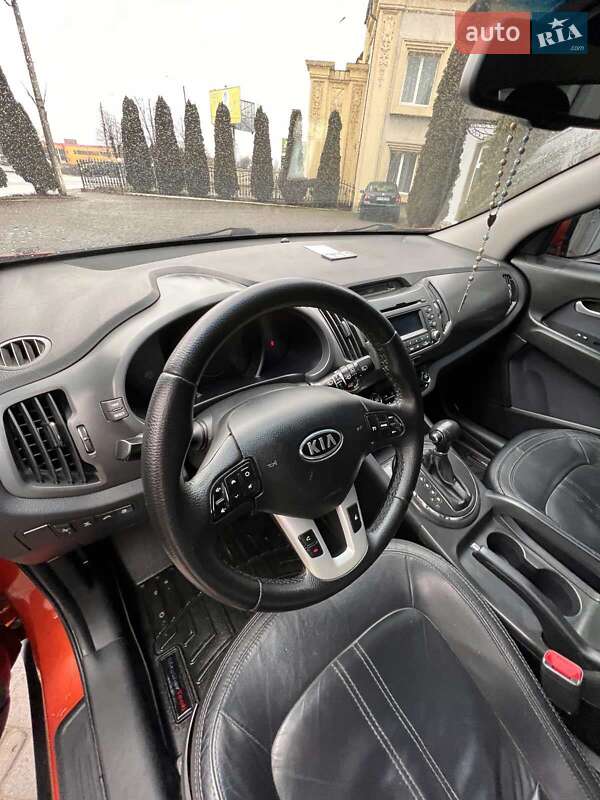 Позашляховик / Кросовер Kia Sportage 2012 в Чернівцях